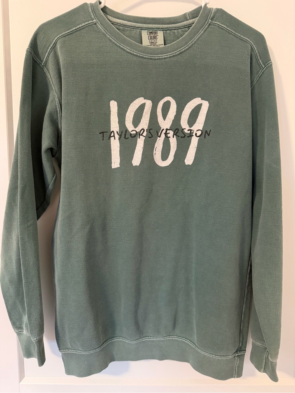Women’s Taylor Swift Crewneck Sweatshirt “1989 Taylor’s Version” Small